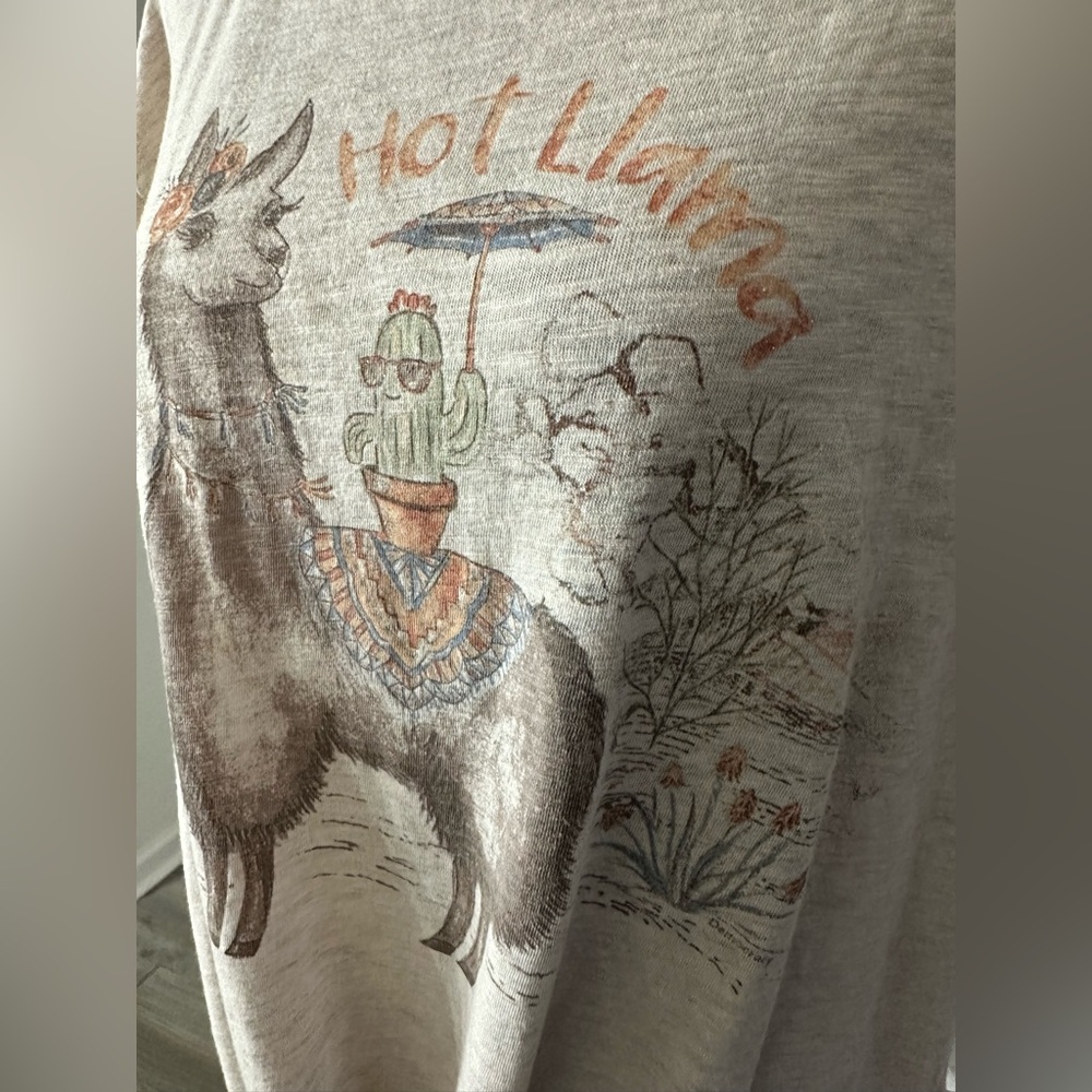 Democracy Beige Hot Llama T-Shirt - Size M - Picture 5 of 13